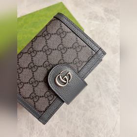 Новейший паспортный чехол из серии Ophidia от Gucci. Изделия сери