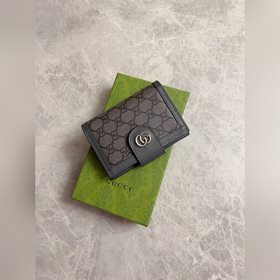 Новейший паспортный чехол из серии Ophidia от Gucci. Изделия сери