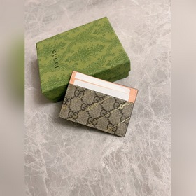 Качество фирменного магазина, товары высшего качества, фотографии
