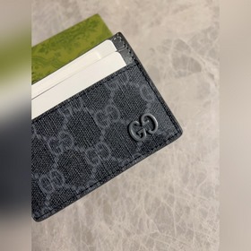 Представляем новую коллекцию Gucci. Карточный чехол с контрастным