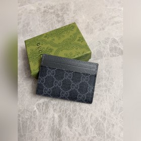 Представляем новую коллекцию Gucci. Карточный чехол с контрастным