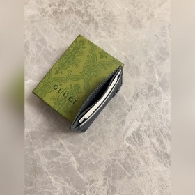 Представляем новую коллекцию Gucci. Карточный чехол с контрастным