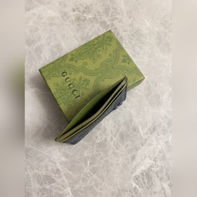 Представляем новейшую коллекцию Gucci. Карточный чехол с контраст
