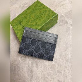 Представляем новую коллекцию Gucci. Карточный чехол с контрастным