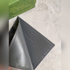 Представляем новую коллекцию Gucci. Карточный чехол с контрастным