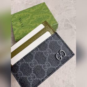 Представляем новейшую коллекцию Gucci. Картодержатель с контрастн