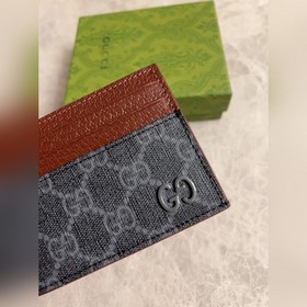Представляем новую коллекцию Gucci. Картодержатель с контрастным 
