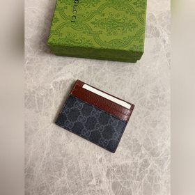 Представляем новую коллекцию Gucci. Картодержатель с контрастным 