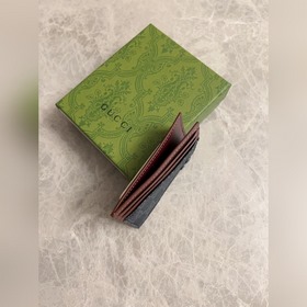 Представляем новую коллекцию Gucci. Картодержатель с контрастным 
