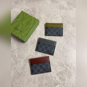 Представляем новую коллекцию Gucci. Картодержатель с контрастным 