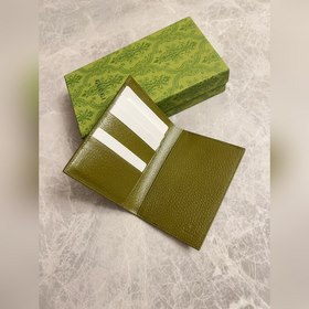 Представляем новую коллекцию Gucci — паспортный чехол с контрастн