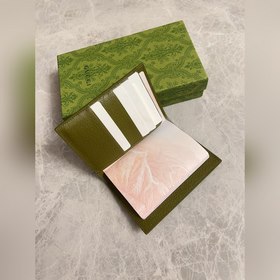 Представляем новую коллекцию Gucci — паспортный чехол с контрастн