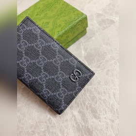Новая коллекция Gucci представляет тонкий и компактный кошелек с 