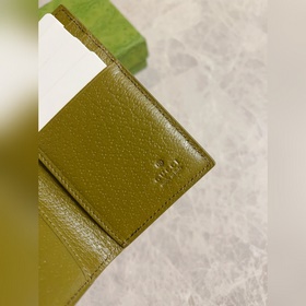 Новая коллекция Gucci представляет тонкий и компактный кошелек с 