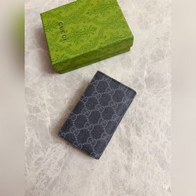 Новая коллекция Gucci представляет тонкий и компактный кошелек с 