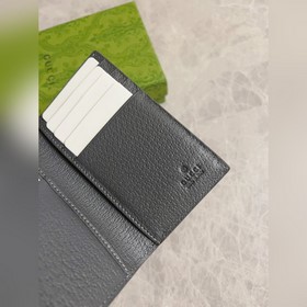 Новая коллекция Gucci представляет тонкий и компактный кошелек с 