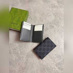 Новая коллекция Gucci представляет тонкий и компактный кошелек с 