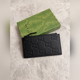 Новая серия блестящих мужских аксессуаров Gucci из черного каучук