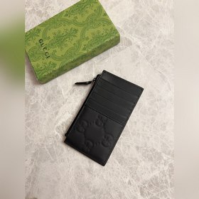 Новая серия блестящих мужских аксессуаров Gucci из черного каучук