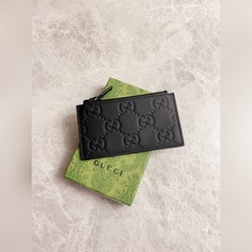 Новая серия блестящих мужских аксессуаров Gucci из черного каучук