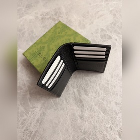 Качество фирменного магазина, товары высшего качества, фотографии