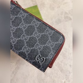 Представляем новую коллекцию Gucci. Картодержатель с контрастным 