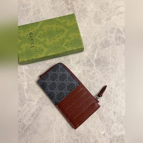 Представляем новую коллекцию Gucci. Картодержатель с контрастным 