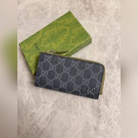 Представляем новую коллекцию Gucci. Картодержатель с контрастным