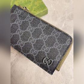 Представляем новую коллекцию Gucci. Картодержатель с контрастным 