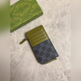 Представляем новую коллекцию Gucci. Картодержатель с контрастным 