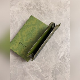 Представляем новую коллекцию Gucci. Картодержатель с контрастным 