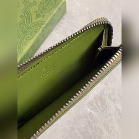 Представляем новую коллекцию Gucci. Картодержатель с контрастным 