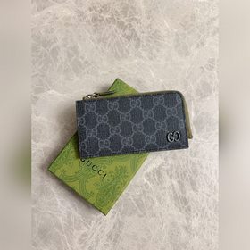Представляем новую коллекцию Gucci. Картодержатель с контрастным 