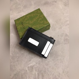 Новая модель, представленная на официальном сайте. Тонкий кожаный