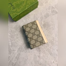 Новейший кожаный кошелек Gucci изготовлен из бежевой и черной тка