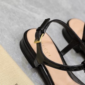 GUCCI 2025 летние сандалии с классической логотипной цепочкой Нов