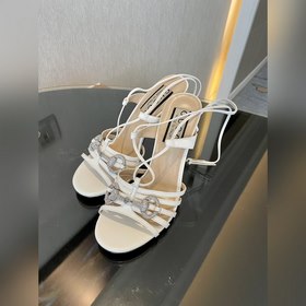 Новая коллекция весна-лето 2025 от Gucci： сандалии на высоком каб