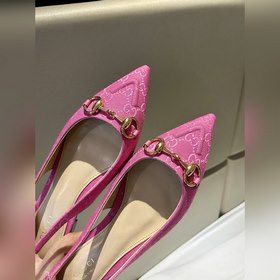 Новая модель GUcc с пряжкой виде конской уздечки от G в 2025 году