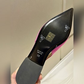 Новая модель GUcc с пряжкой виде конской уздечки от G в 2025 году