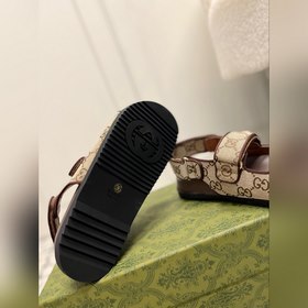 GUCCI · Гуччи Новые сандалии на плоской подошве с липучкой из кол
