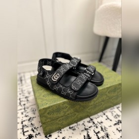 GUCCI · Гуччи Новые сандалии на плоской подошве с липучкой из кол