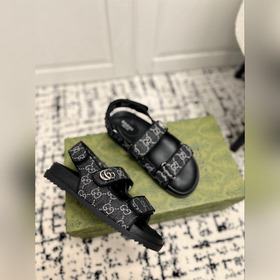 GUCCI · Гуччи Новые сандалии на плоской подошве с липучкой из кол