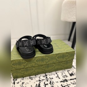 GUCCI · Гуччи Новые сандалии на плоской подошве с липучкой из кол
