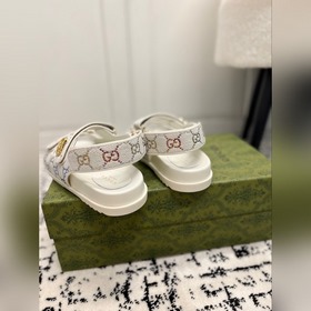 GUCCI · Гуччи Новые сандалии на плоской подошве с липучкой из кол