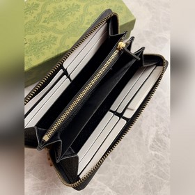 Доступен длинный кошелек из серии GG Marmont. Изысканный и элеган