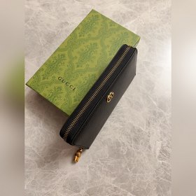 Доступен длинный кошелек из серии GG Marmont. Изысканный и элеган