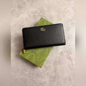 Доступен длинный кошелек из серии GG Marmont. Изысканный и элеган