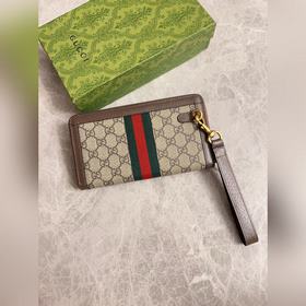 Серия GG Ophidia сочетает в себе традиционный дух Gucci и совреме