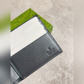 Представляем новую коллекцию Gucci. Короткий кошелек с контрастны