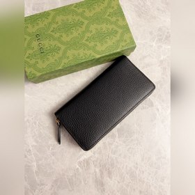Новейшая модель Gucci — кошелек с двойным G-образным замком и бан
